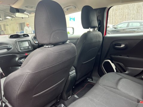 Jeep Renegade (Sold) 1.4T MultiAirII Longitude SUV 5dr Petrol DDCT Euro 6 (s/s) (140 ps) 15