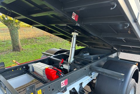 Ford Transit 350 Drw 130 ps L3 Utility Cab Tipper - Tow Axle 8