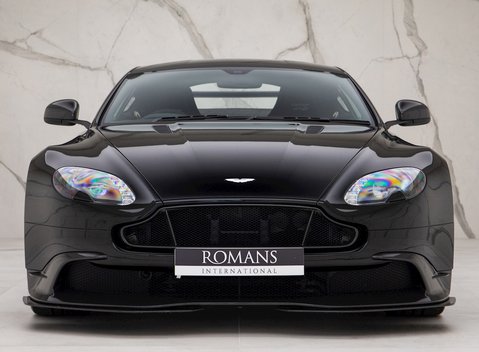 Aston Martin Vantage GT8 4