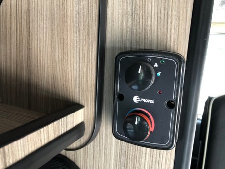 Nissan Elgrand 3.5 V6 Automatic Highway Star 4 berth Camper van with pop up roof 57000m 27