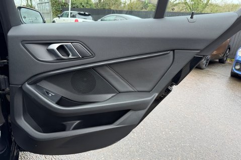 BMW 1 Series 118I SPORT - 1 OWNER -REVERSE CAMERA - PARK ASSISTANT - COMFORT PACKAGE 31