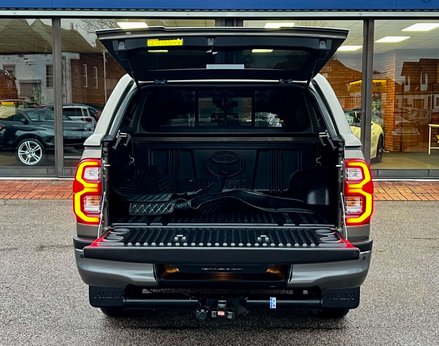 Toyota Hilux 2.8 HI-Luxury Invincible X D-4D 4WD Double Cab Auto 4WD 5dr 62