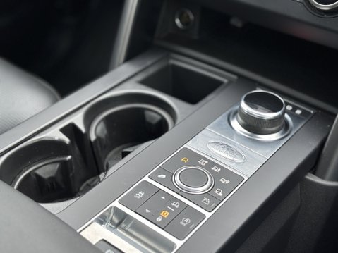 Land Rover Discovery SD6 LANDMARK 19