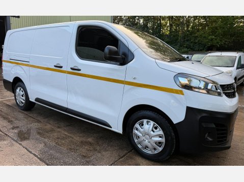 Vauxhall Vivaro 1.5 Turbo D 2900 Dynamic Panel Van 6dr Diesel Manual L2 H1 Euro 6 (s/s) (10 4