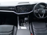 Volkswagen Touareg 3.0 Touareg V6 Black Edition TDI Auto 4WD 5dr 24