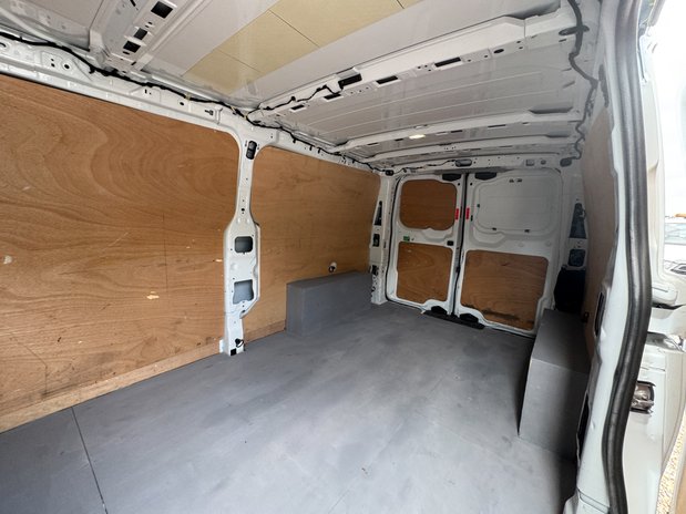 Ford Transit Custom LWB L2H1 (SOLD CM) Low Roof Trend 280 Air Con Alloys SELECT 11