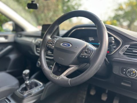 Ford Focus TITANIUM 23