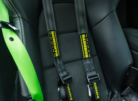 Porsche Cayman GT4 (718) 16