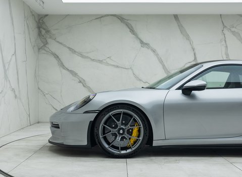 Porsche 911 GT3 TOURING (992) 40