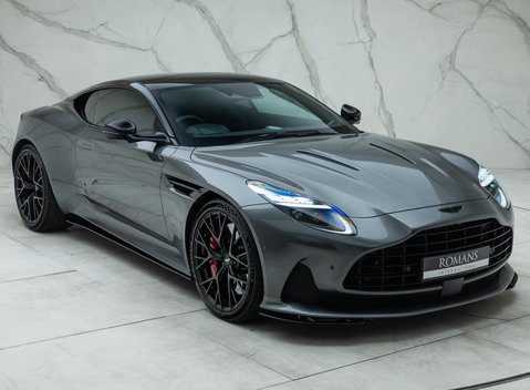Aston Martin DB12 V8 11