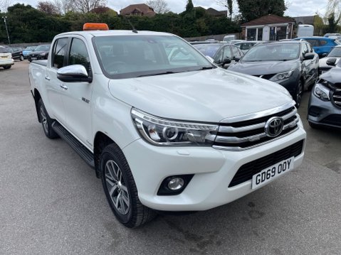 Toyota Hilux 2.4 D-4D Invincible 4WD Euro 6 (s/s) 4dr (TSS) 1