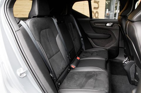 Volvo XC40 B4 R-DESIGN MHEV 36