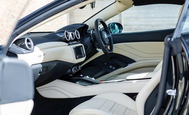 Ferrari California T HS 16