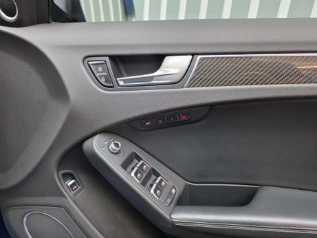 Audi RS4 4.2 FSI V8 Estate 5dr Petrol S Tronic quattro Euro 5 (450 ps) 8