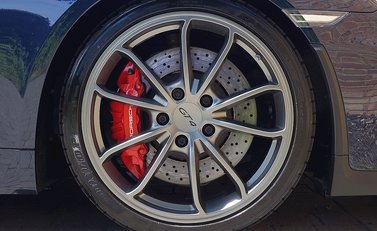 Porsche Cayman GT4 14