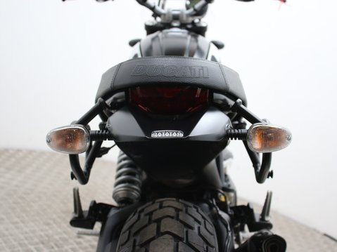 Ducati Scrambler 800 SCRAMBLER ICON DARK 31