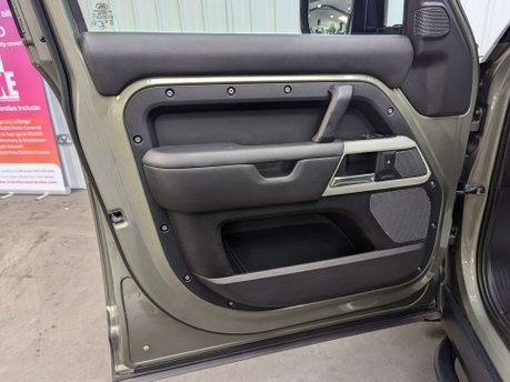 Land Rover Defender 2.0 Defender SE Auto 4WD 5dr 17