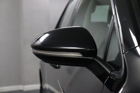 Volkswagen Golf SE NAVIGATION TDI 33