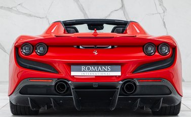 Ferrari F8 Spider 24