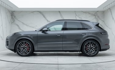 Porsche Cayenne TURBO E-HYBRID 5