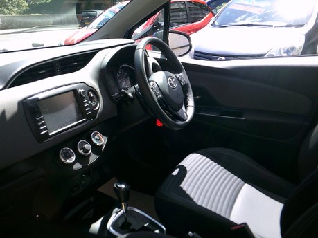 Toyota Yaris VVT-I ICON TECH ONLY 16,000 MILES FROM NEW 15