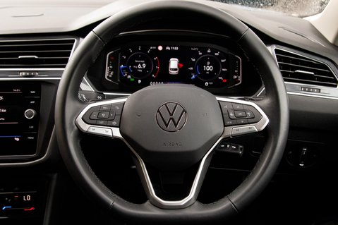 Volkswagen Tiguan Allspace LIFE TSI DSG 21
