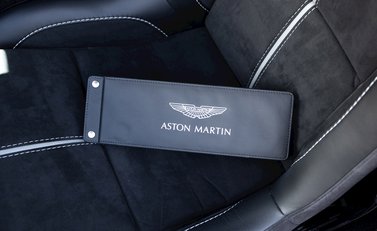 Aston Martin V12 Vantage S 32