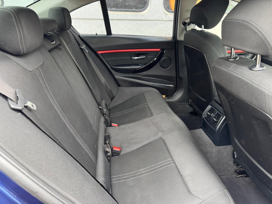 2018 BMW 3 Series — image 33