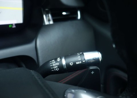 Land Rover Discovery Sport 2.0 Discovery Sport R-Dynamic HSE D Auto 4WD 5dr 40