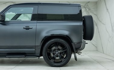 Land Rover Defender 90 V8 Carpathian Edition 33