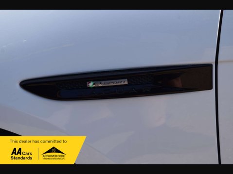 Jaguar F-Pace 2.0 F-Pace R-Sport AWD D Auto 4WD 5dr 15