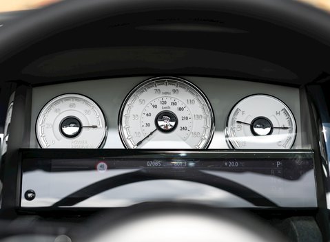 Rolls-Royce Dawn 16