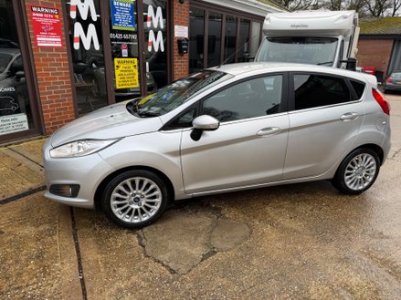 Ford Fiesta TITANIUM - AUTOMATIC 