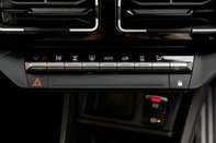 Renault 5 TECHNO E-TECH 32