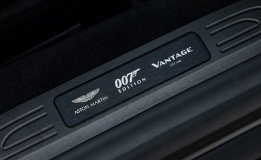 Aston Martin Vantage 007 Edition 30