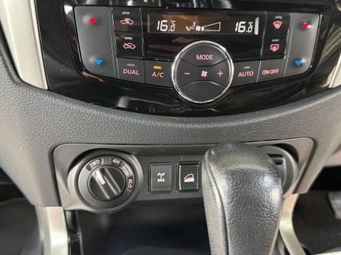 Nissan Navara 2.3 Navara Tekna dCi Auto 4WD 5dr 55