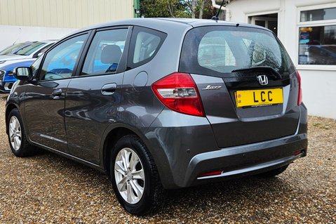 Honda Jazz I-VTEC ES..12 SERVICES LAST ONE @75K .. BEST COLOUR !!.. 1 PREVIOUS KEEPER  10