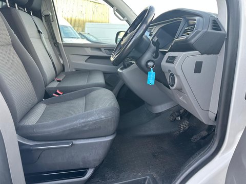 Volkswagen Transporter T30 TDI P/V HIGHLINE 17