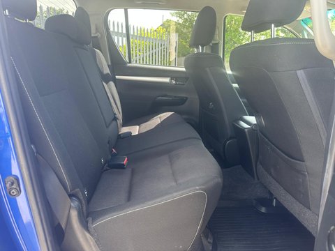 Toyota Hilux INVINCIBLE 4WD D-4D DCB 11