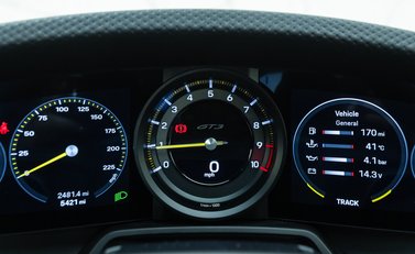 Porsche 911 GT3 TOURING (992) 19