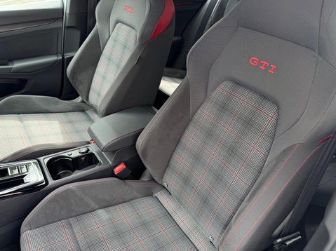 Volkswagen Golf GTI TSI DSG 21
