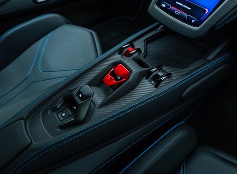 Lamborghini Revuelto 22