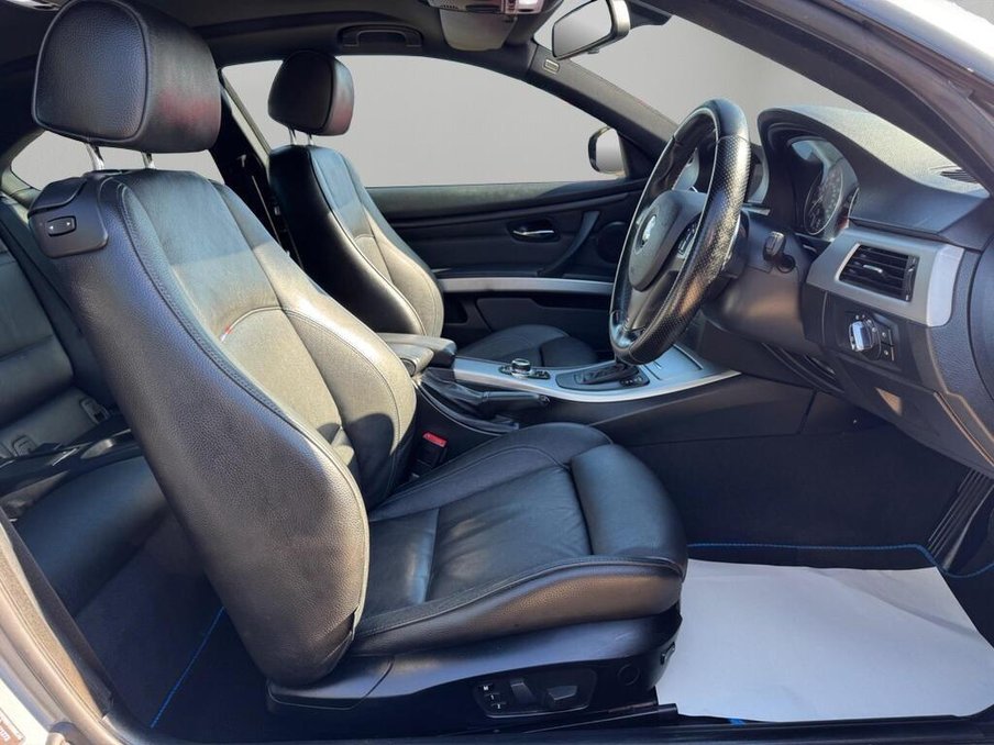 2012 BMW 3 Series — image 11