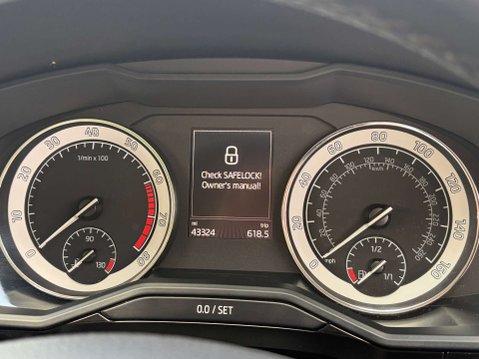 Skoda Superb 2.0 Superb Laurin & Klement TSi Semi-Auto 5dr 46