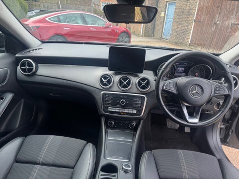 Mercedes-Benz GLA Class GLA 180 URBAN EDITION 8