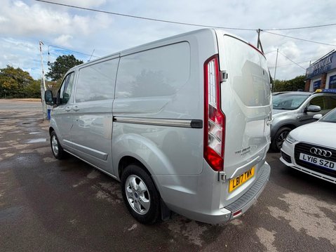 Ford Transit Custom 2.0 TDCi 270 Limited Panel Van 5dr Diesel Manual L1 H1 (157 g/km, 128 bhp) 10