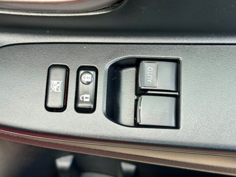 Toyota Yaris VVT-I ICON 18