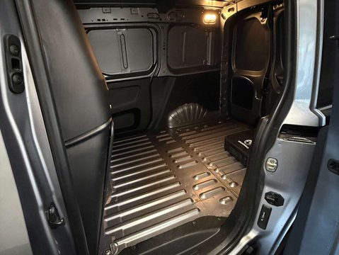 Vauxhall Combo Combo-e 2300 Sportive 24