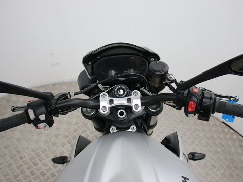Triumph Street Triple 765 STREET TRIPLE 765 R 15