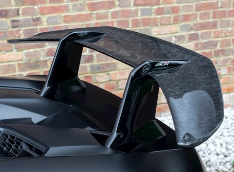 Lamborghini Huracan LP640-4 Performante 23